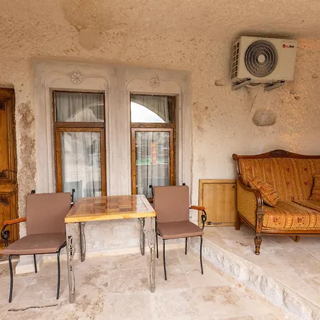 Arkelas Cave House Hotel *