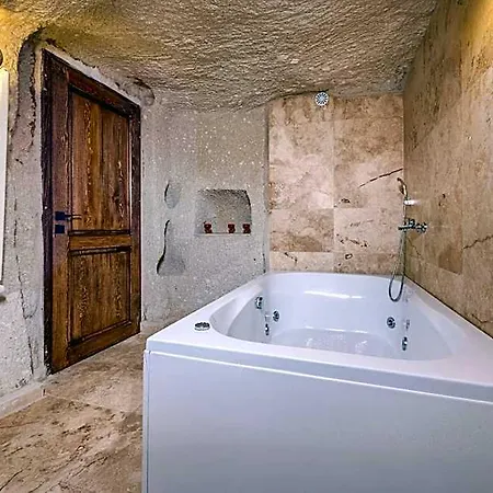 Arkelas Cave House